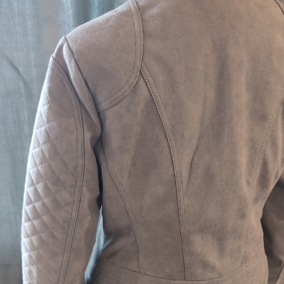 BB Dakota Gray Moto Jacket with Suede Texture and Fitted Silhouette - Picture 6 of 7